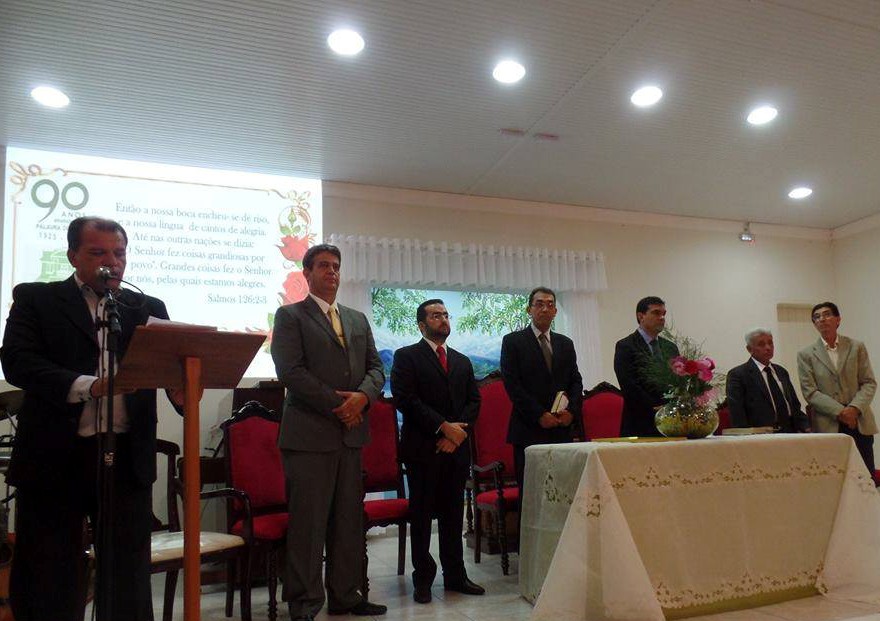 Primeira Igreja Batista de Araguari recebe Diploma de Honra ao Mérito por seus 90 anos de fundação
