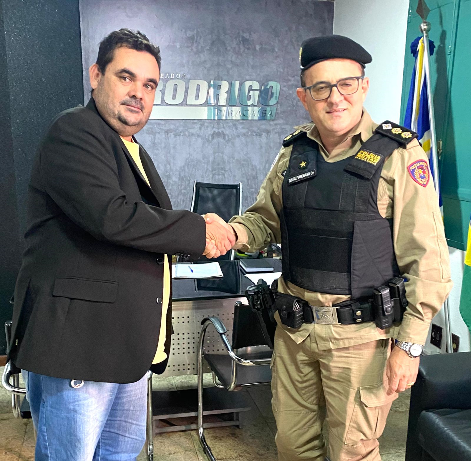 Comandante da Polícia Militar visita o Poder Legislativo