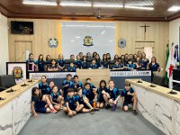 Estudantes do COC visitam Câmara 