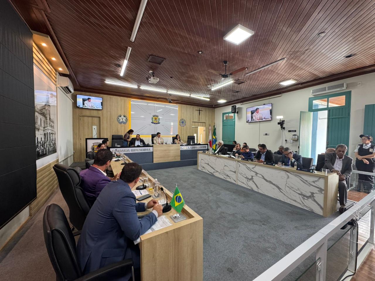 Vereadores realizam mais uma reunião