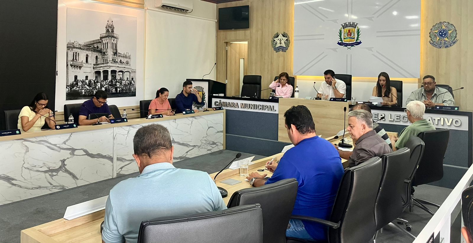 Vereadores se reúnem em sessão extraordinária